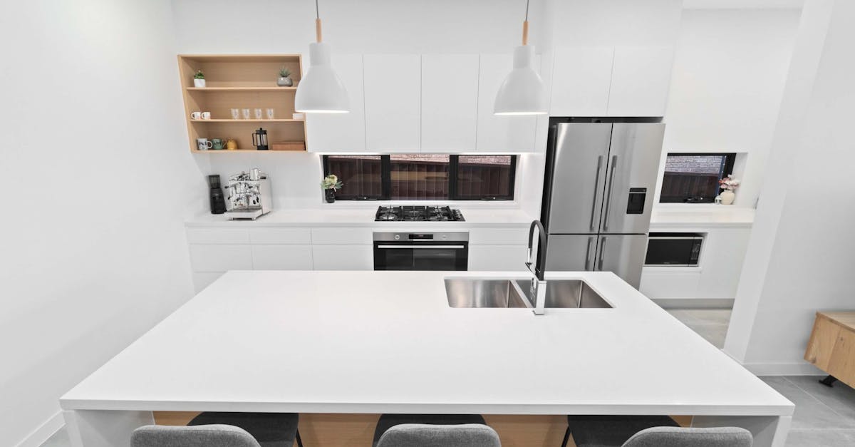 Comparing Cabinet Handles: A Guide to Styles and Materials